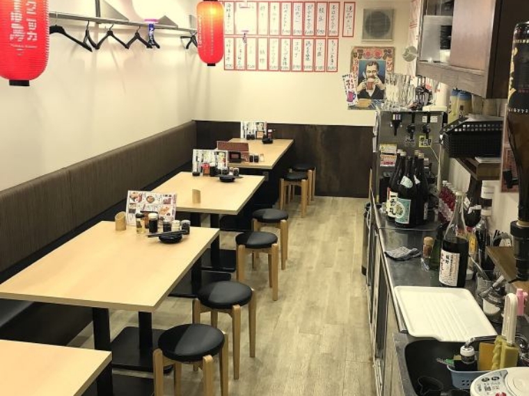 大衆酒場 一（はじめ）の２階のテーブル席